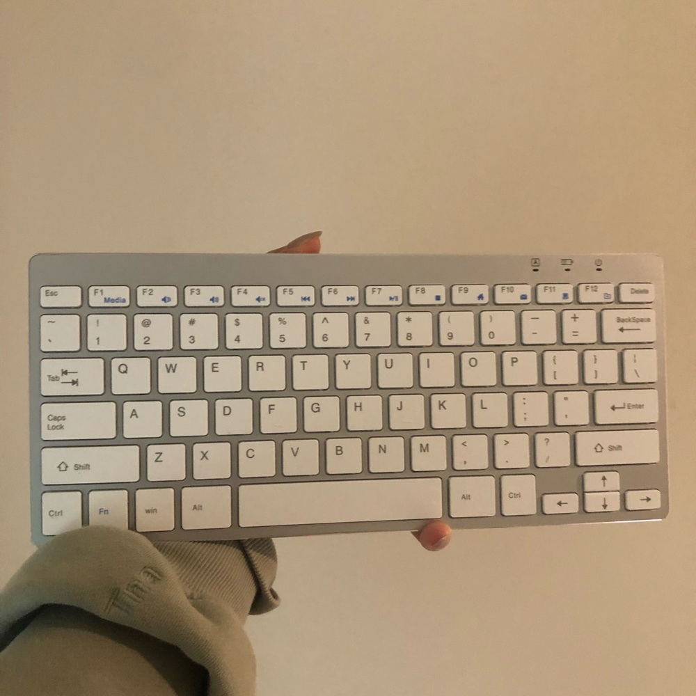 Like new bluetooth keyboard